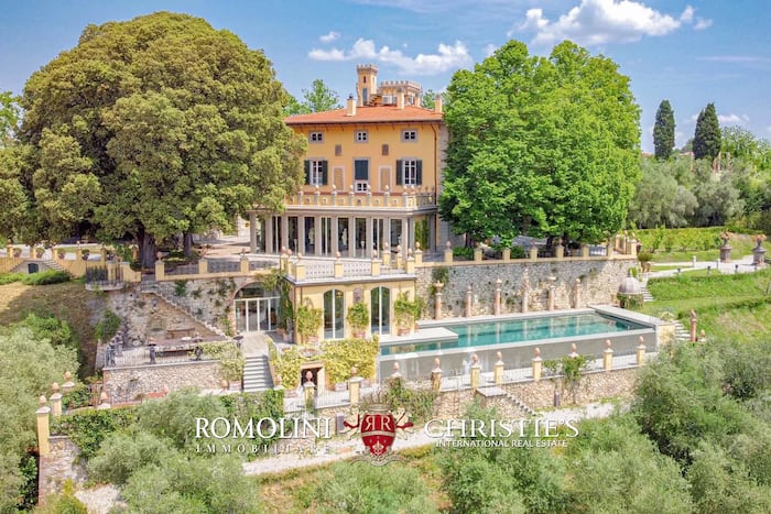 Property located at Villa/Townhouse in Pisa, Italy