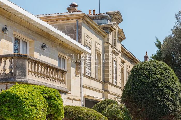 Villa/Townhouse in Bordeaux, France