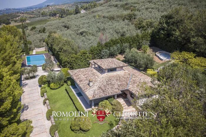Property located at Villa/Townhouse in Assisi, Italy