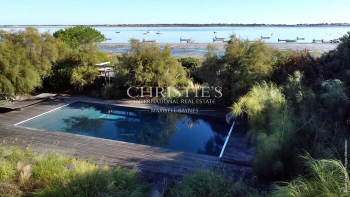 Property located at Villa/Townhouse in Les Portes-en-Ré, France