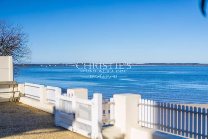 Property located at Villa/Townhouse in Arcachon, France