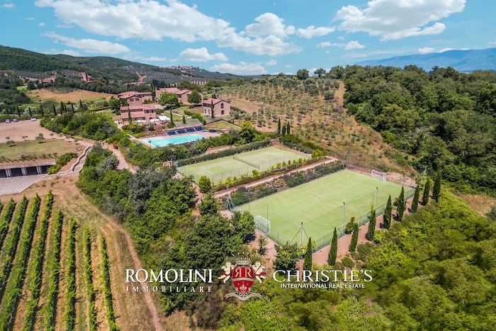 Property located at Villa/Townhouse in Bucine, Italy