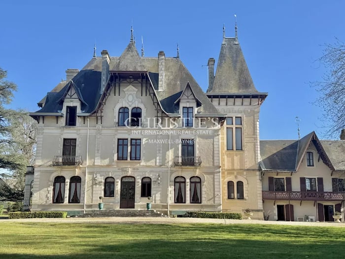 Property located at Chateau in Châtellerault, France
