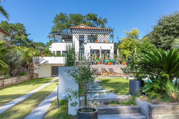 Property located at Villa/Townhouse in Pyla-sur-Mer, France