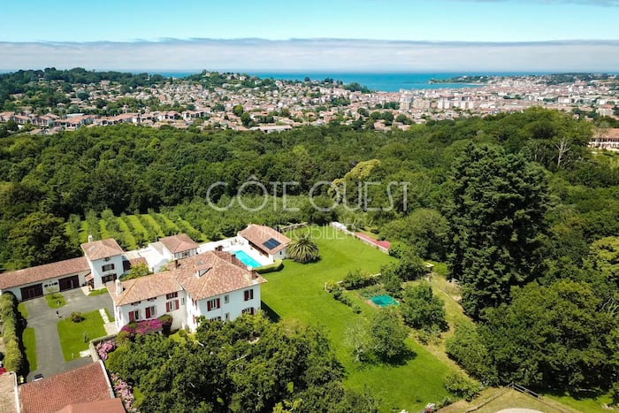 Property located at Villa/Townhouse in Urrugne, France