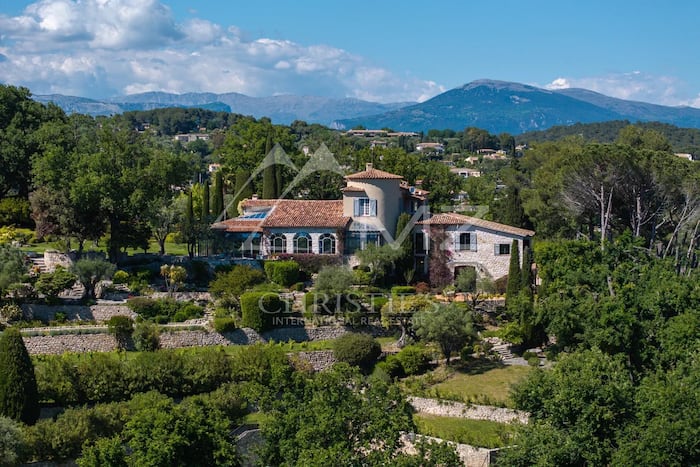Property located at Villa/Townhouse in Mougins, France