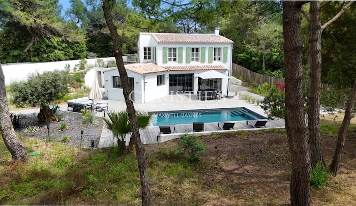 Property located at Villa/Townhouse in Les Portes-en-Ré, France