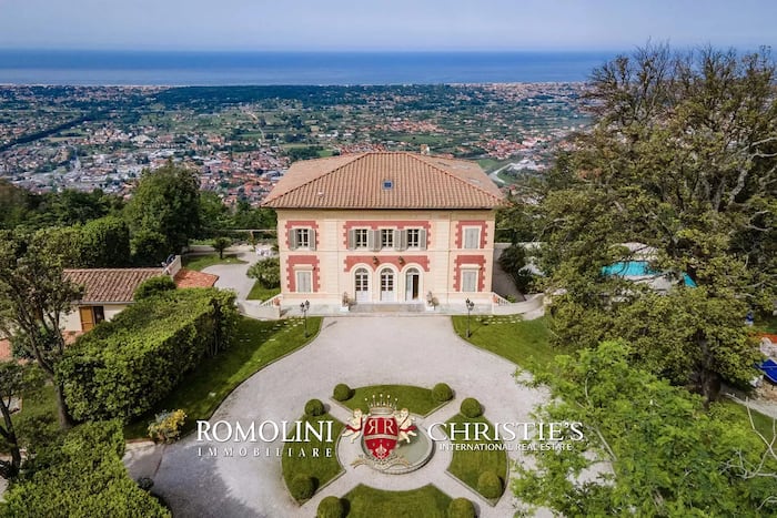 Property located at Villa/Townhouse in Pietrasanta, Italy
