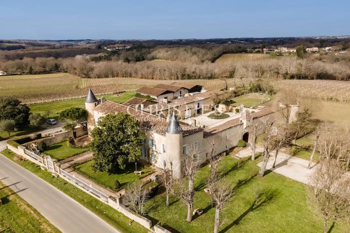 Property located at Villa/Townhouse in Bordeaux, France