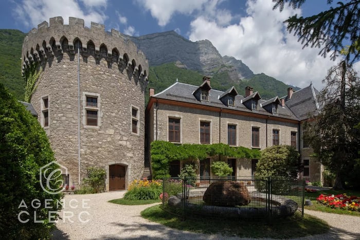 Chateau in Saint-Pierre-d'Albigny, France
