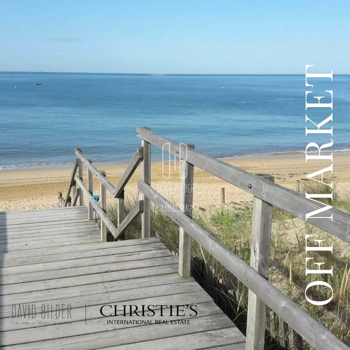 Property located at Villa/Townhouse in Pornichet, France