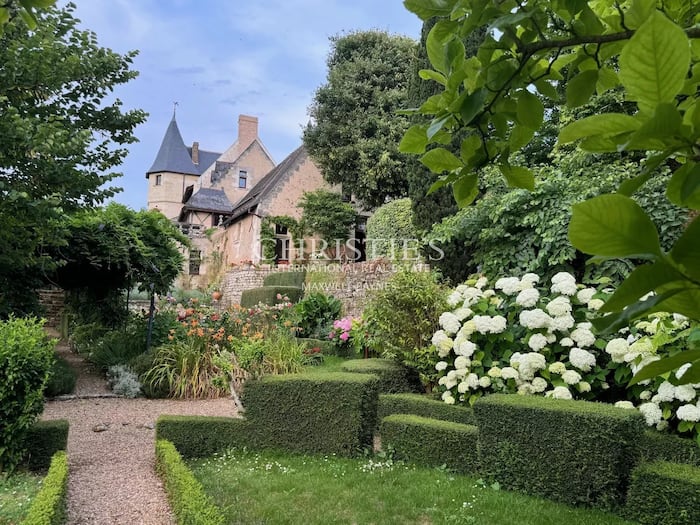 Property located at Villa/Townhouse in Saumur, France