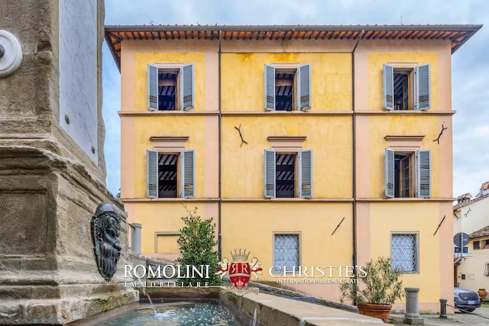 Property located at Villa/Townhouse in Sansepolcro, Italy