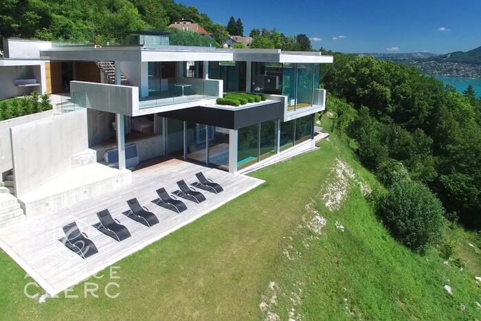 Villa/Townhouse in Annecy, France