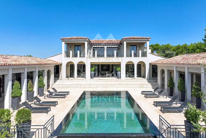Villa/Townhouse in Aix-en-Provence, France