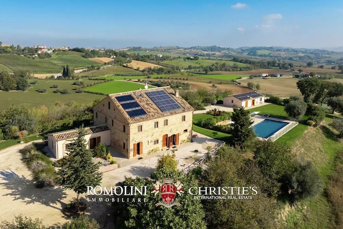 Property located at Villa/Townhouse in Servigliano, Italy