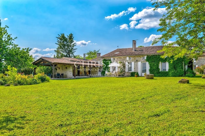 Property located at Villa/Townhouse in Gensac, France