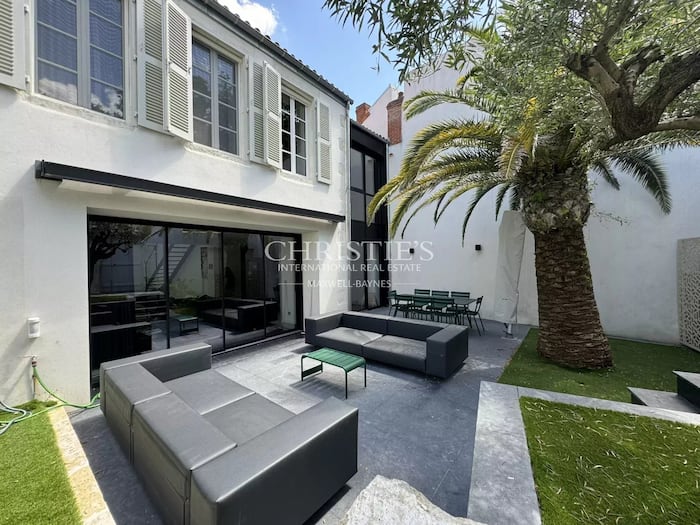Property located at Villa/Townhouse in La Rochelle, France