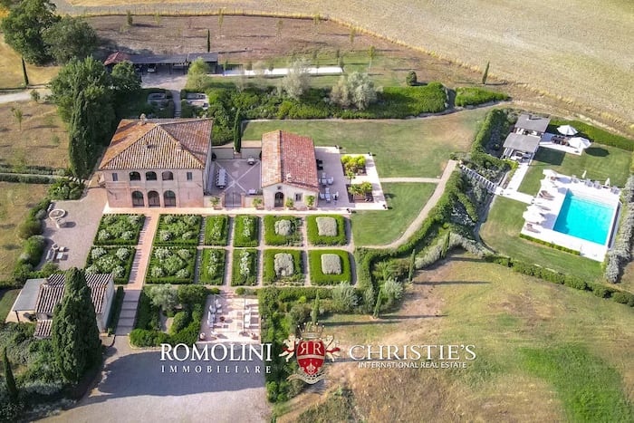 Property located at Villa/Townhouse in Buonconvento, Italy