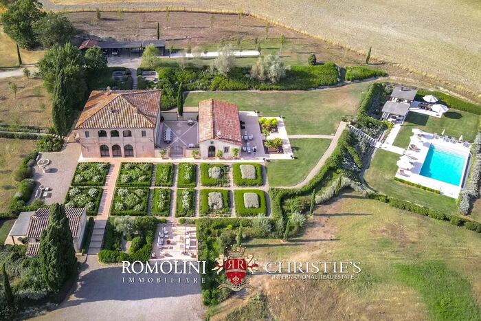 Property located at Villa/Townhouse in Buonconvento, Italy