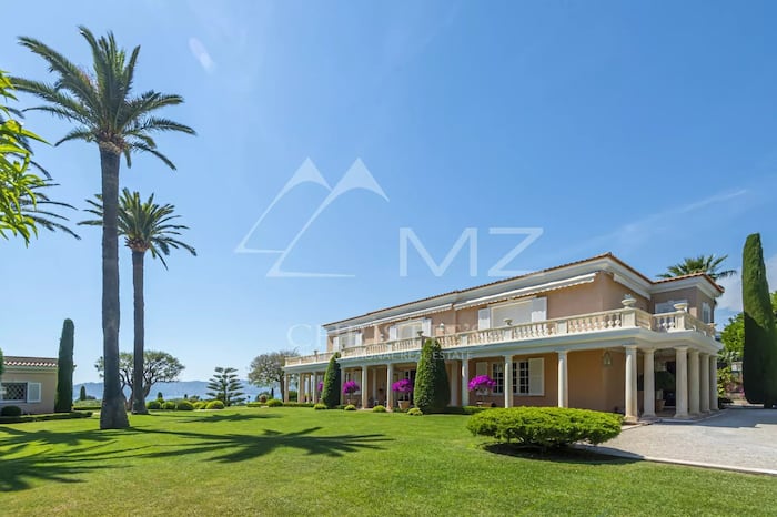 Property located at Villa/Townhouse in Antibes, France
