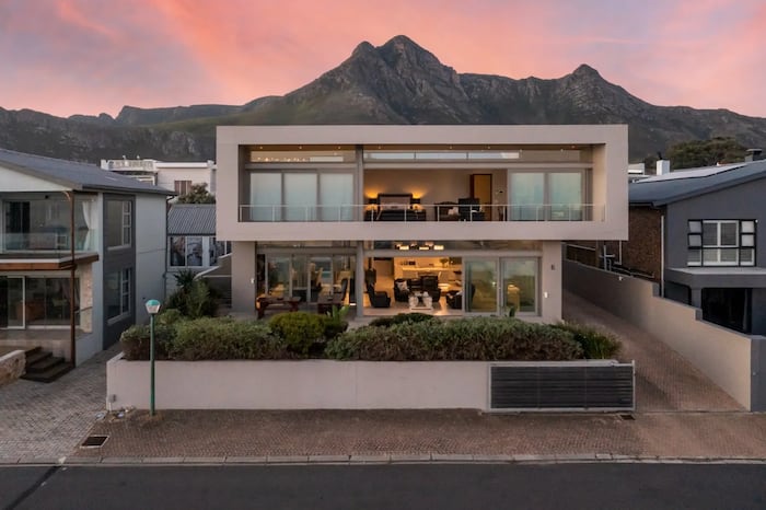Property located at Single Family Home/House in Hermanus, South Africa