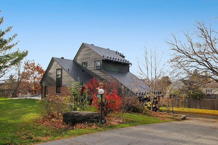 Property located at Single Family Home/House in Ottawa, Canada
