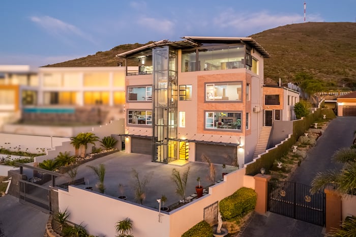 Property located at Single Family Home/House in Cape Town, South Africa