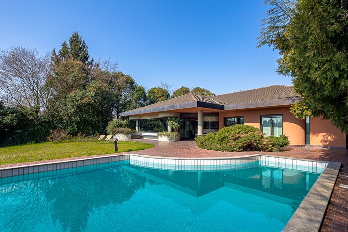 Property located at Villa/Townhouse in Peschiera Borromeo, Italy