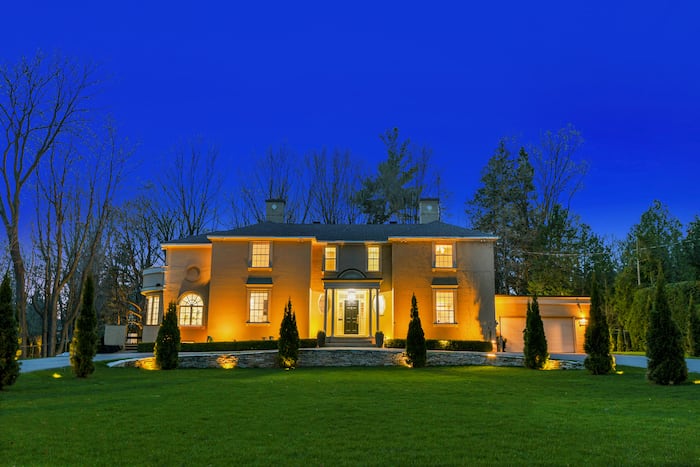 Property located at Single Family Home/House in Ottawa, Canada