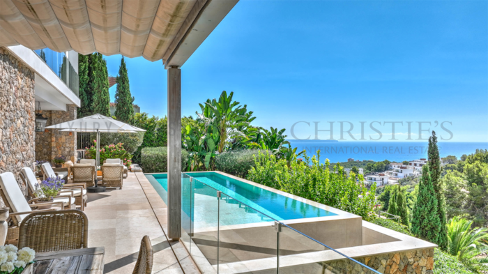 Property located at Single Family Home/House in Genova, Spain