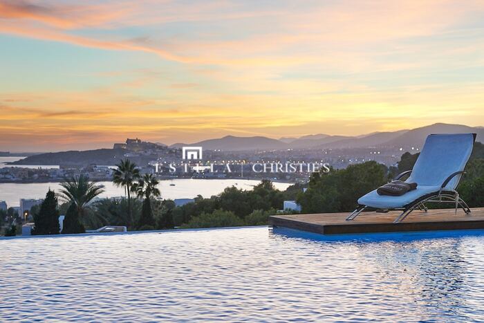 Villa/Townhouse in Santa Eulalia, Spain