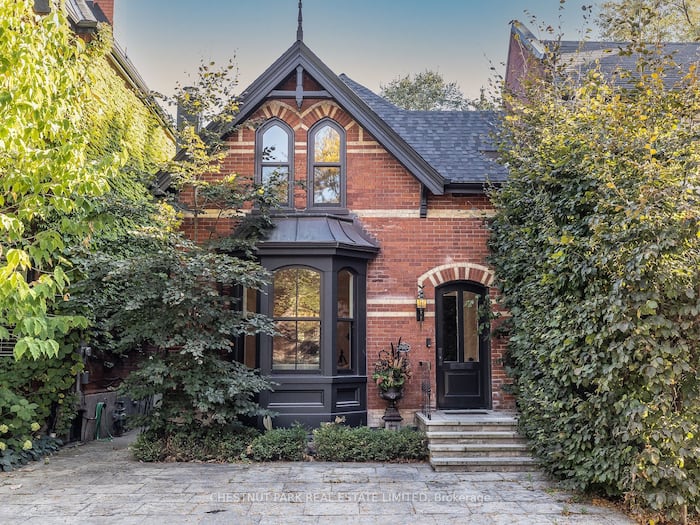 Property located at Single Family Home/House in Toronto, Canada