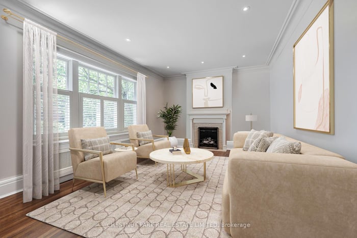 Single Family Home/House in Toronto, Canada