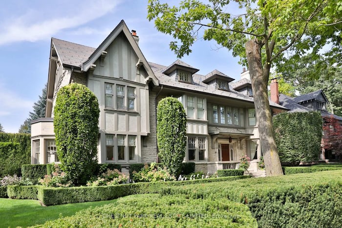Property located at Single Family Home/House in Toronto, Canada