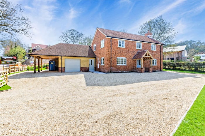 Single Family Home/House in Hampshire, United Kingdom