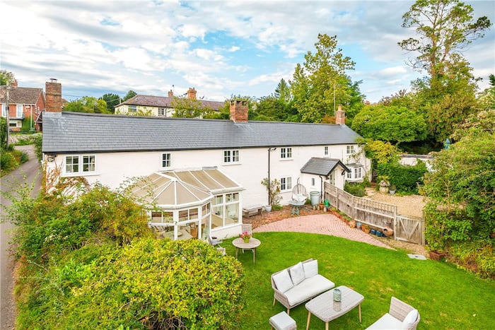Single Family Home/House in Hampshire, United Kingdom