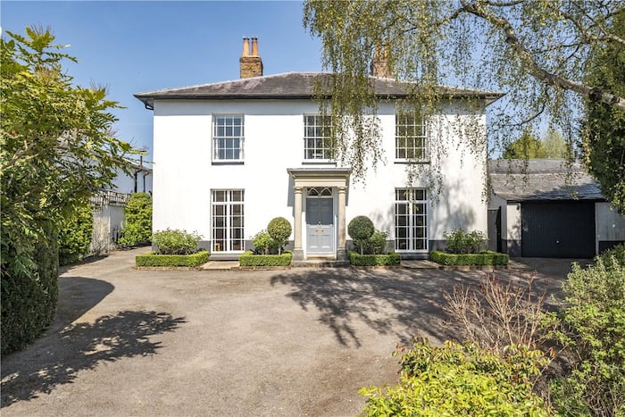 Single Family Home/House in Hampshire, United Kingdom