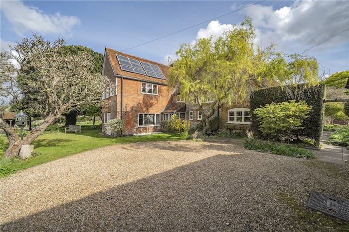 Single Family Home/House in Hampshire, United Kingdom