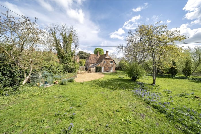 Single Family Home/House in Hampshire, United Kingdom